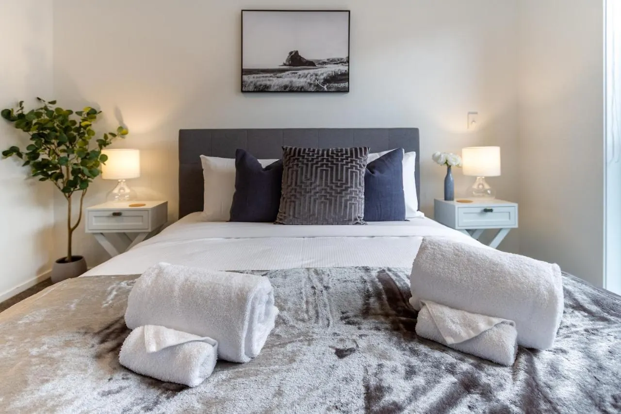 Апартаменты Tuam Street Treasure- 2 Bed 2 Bath Крайстчёрч 0*,  Новая Зеландия