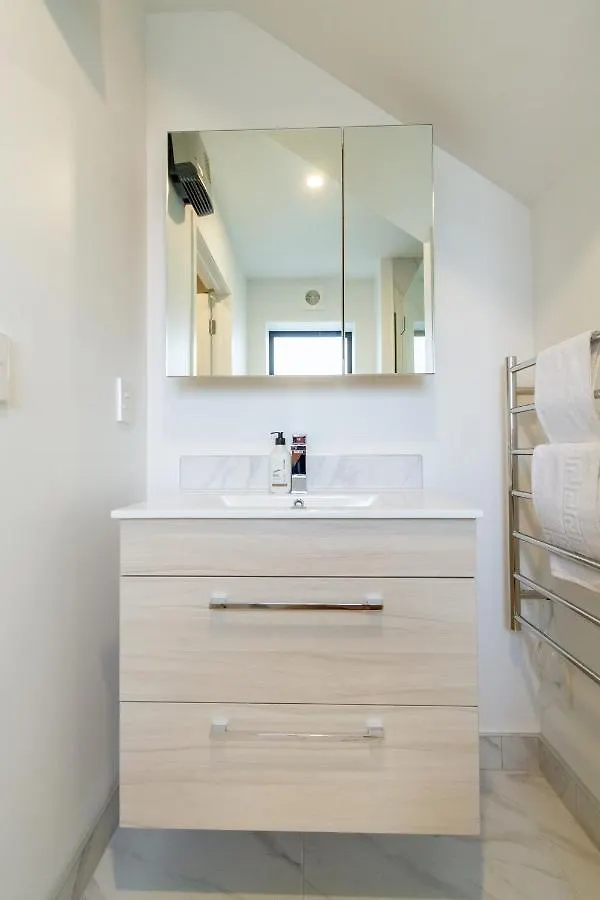 Апартаменты Tuam Street Treasure- 2 Bed 2 Bath Крайстчёрч