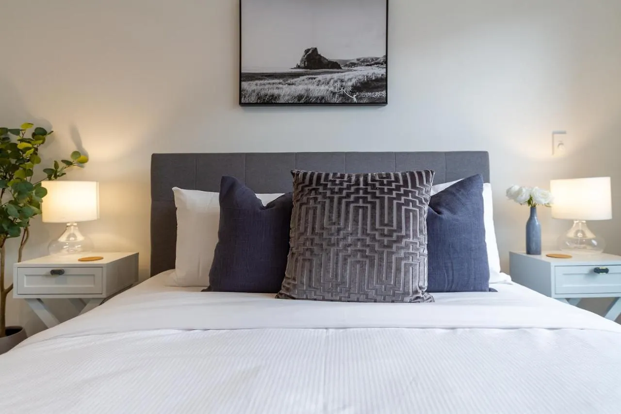 Апартаменты Tuam Street Treasure- 2 Bed 2 Bath Крайстчёрч
